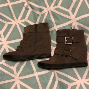 Blowfish Tugo hidden wedge booties